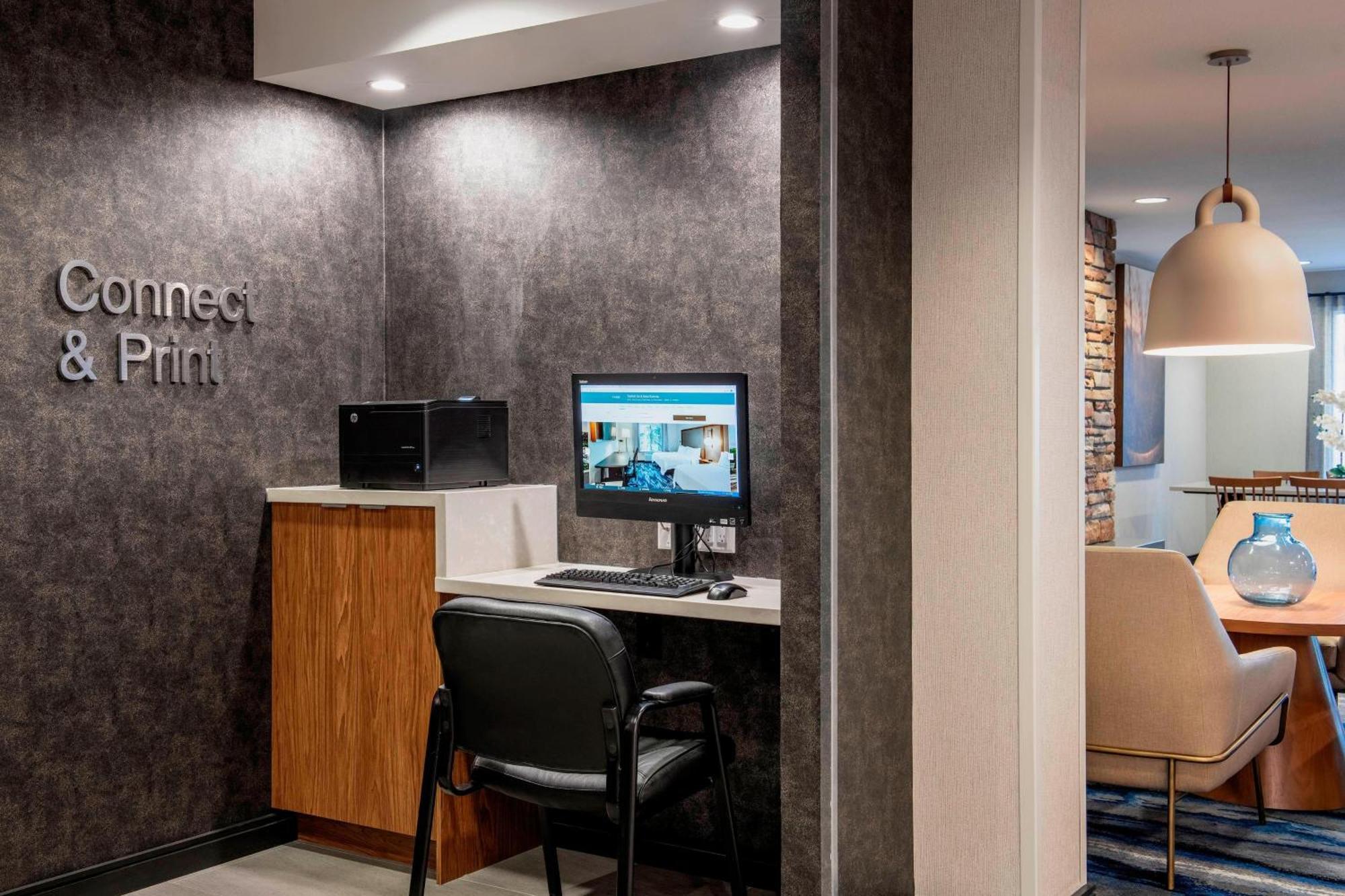 Fairfield Inn & Suites By Marriott Kelowna Exterior foto
